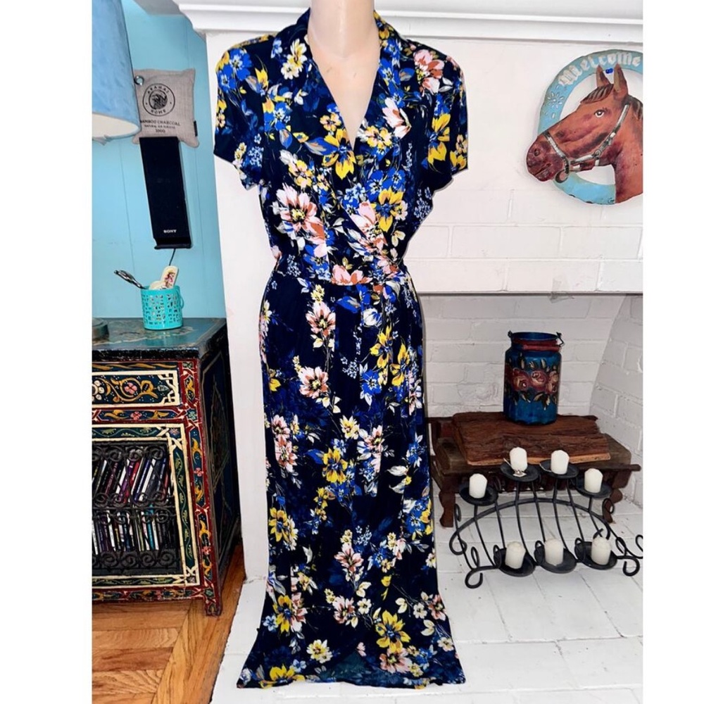 Like new YUMI KIM FLORAL navy blue short sleeve WRAP DRESS XXS maxi